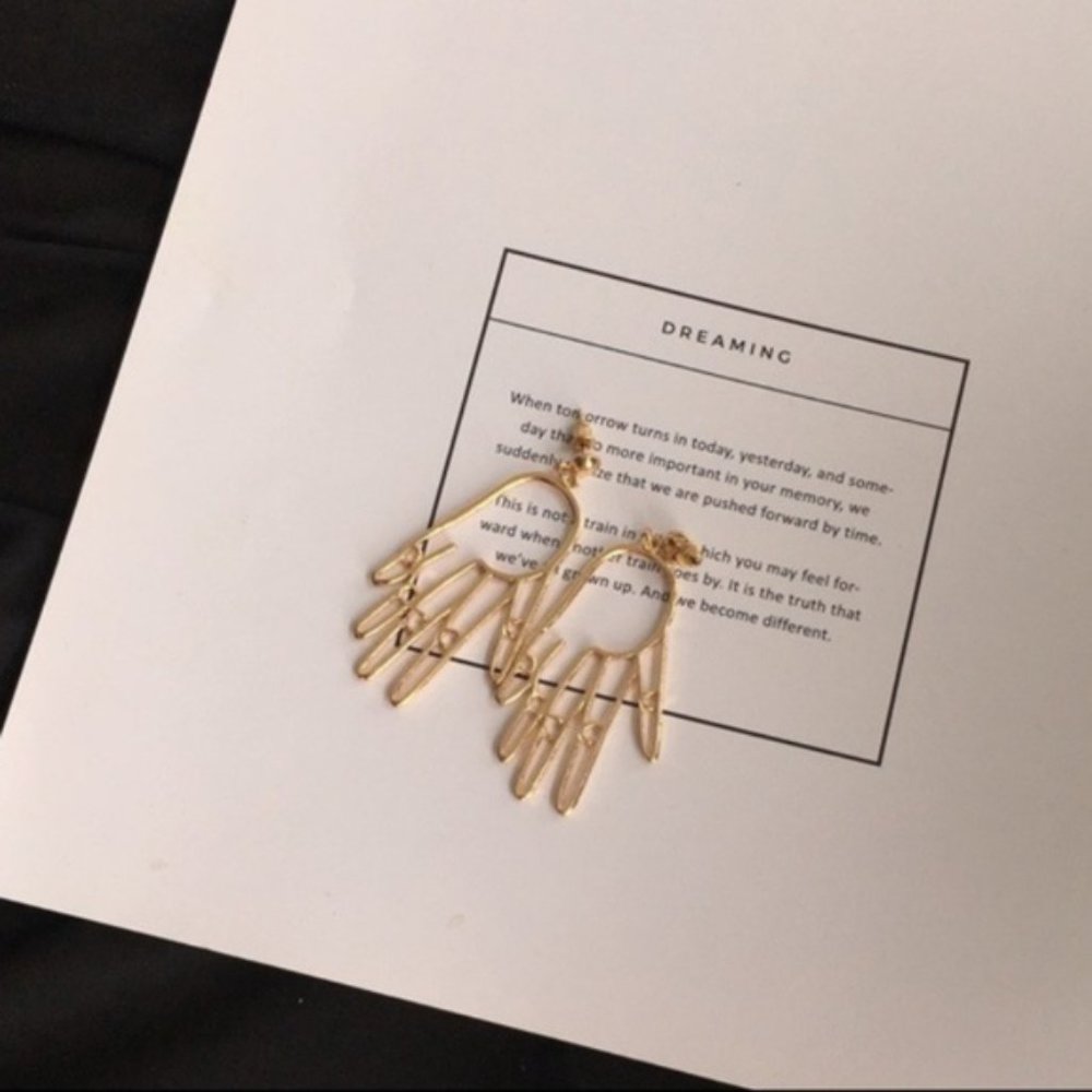 Boutique hand shape earring Boho Minimalist - Picture 4 of 7